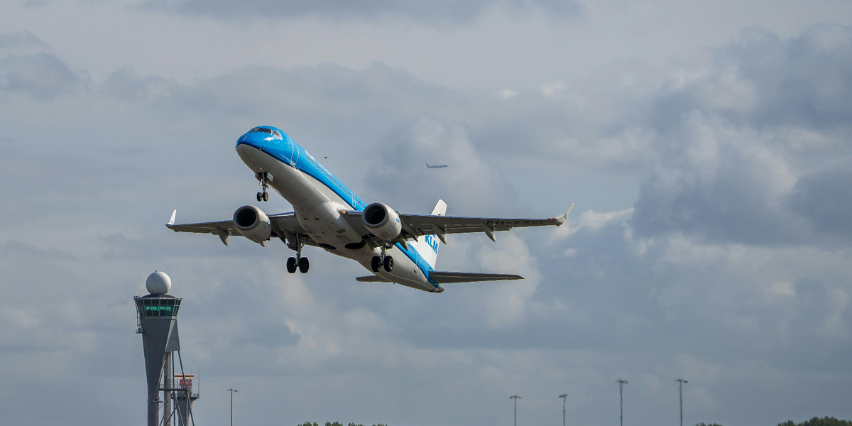 Is There Wi-Fi on Airplanes: Cost, Speed & How It Works