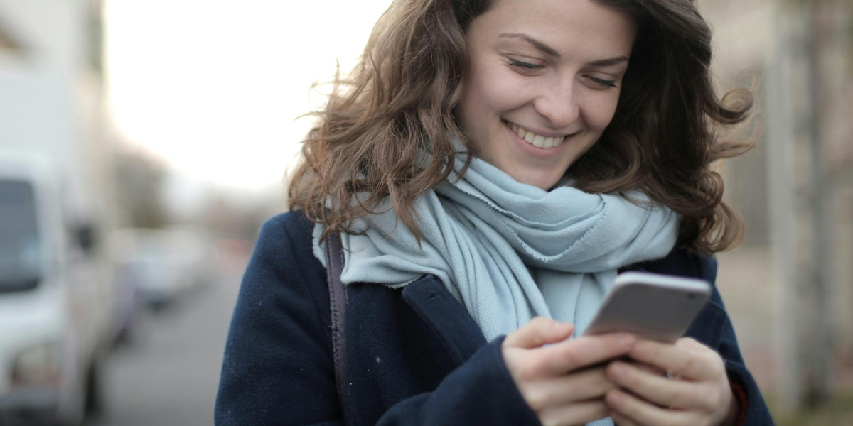 How to Avoid Roaming Charges While Abroad: 7 Travel Hacks